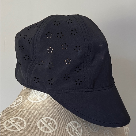 GUC Lululemon Black Hat - Picture 1 of 10